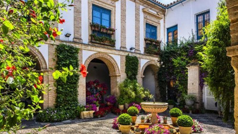 mel-andalusian-courtyards