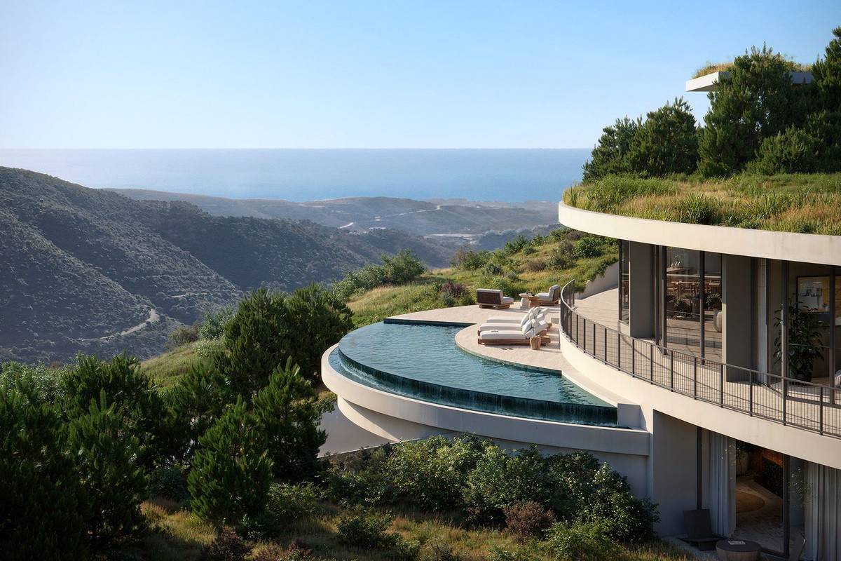 Exclusiva Villa Contemporánea con Vistas Panorámicas al Mar en El Herrojo Alto, Benahavís