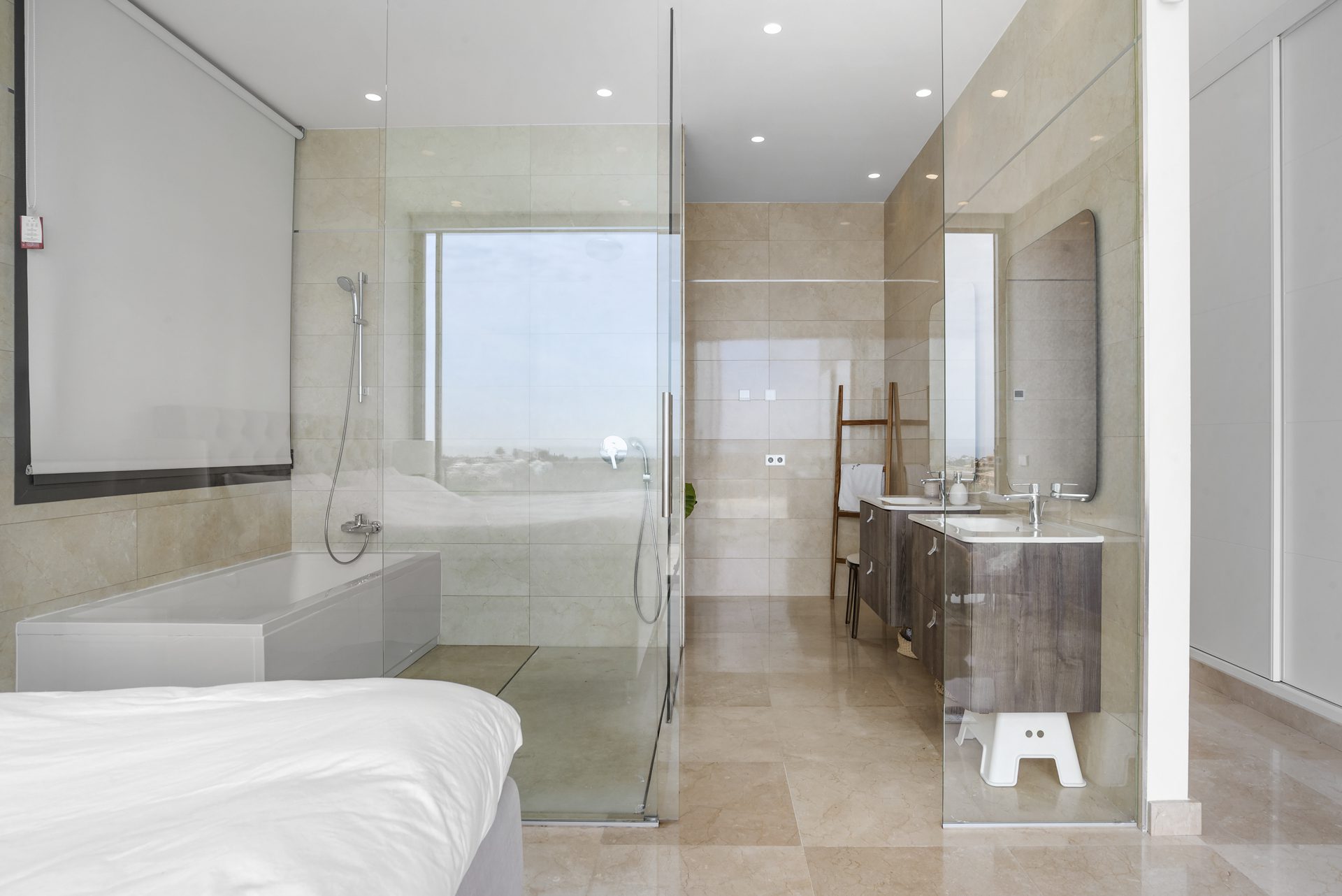 Villa Fuego – Moderna Villa Contemporánea en La Alquería, Benahavís con Vistas Panorámicas al Mar