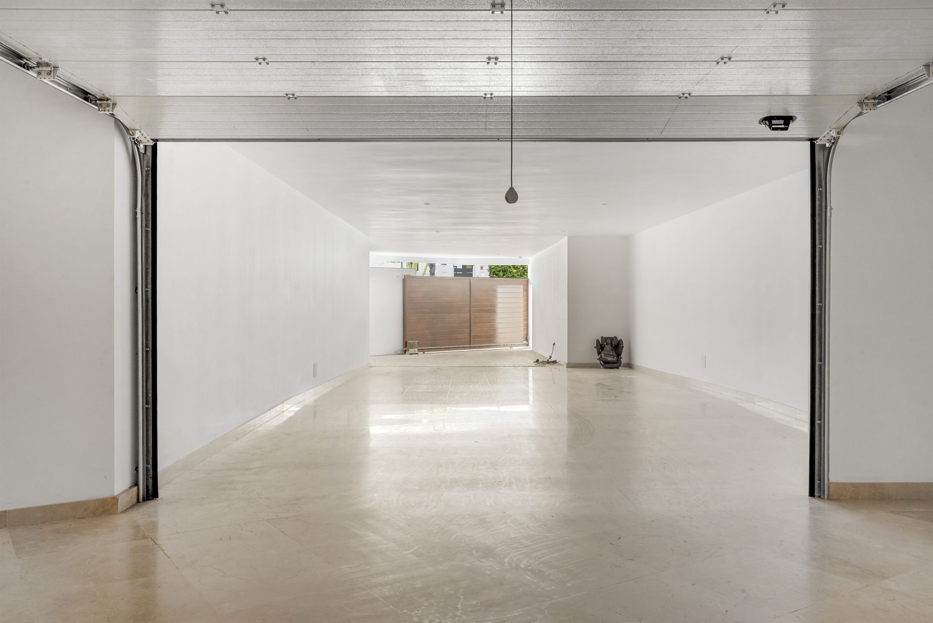 Villa Fuego – Moderna Villa Contemporánea en La Alquería, Benahavís con Vistas Panorámicas al Mar