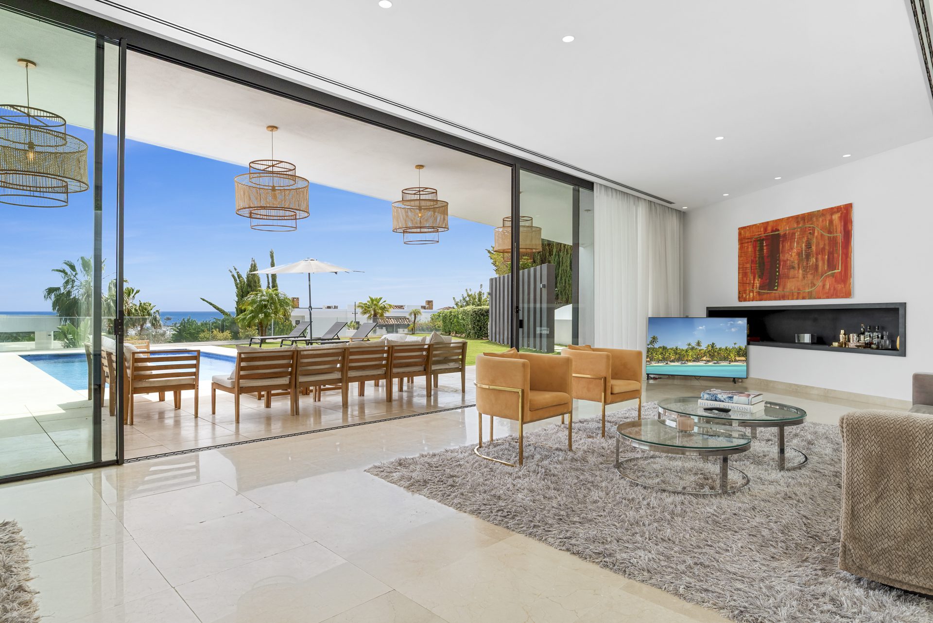 Villa Fuego – Moderna Villa Contemporánea en La Alquería, Benahavís con Vistas Panorámicas al Mar