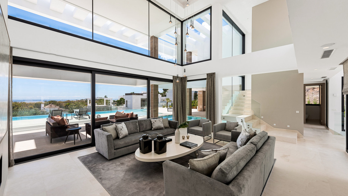 Villa de Lujo Moderna de 5 Dormitorios con Vistas al Mar en La Alquería, Benahavís