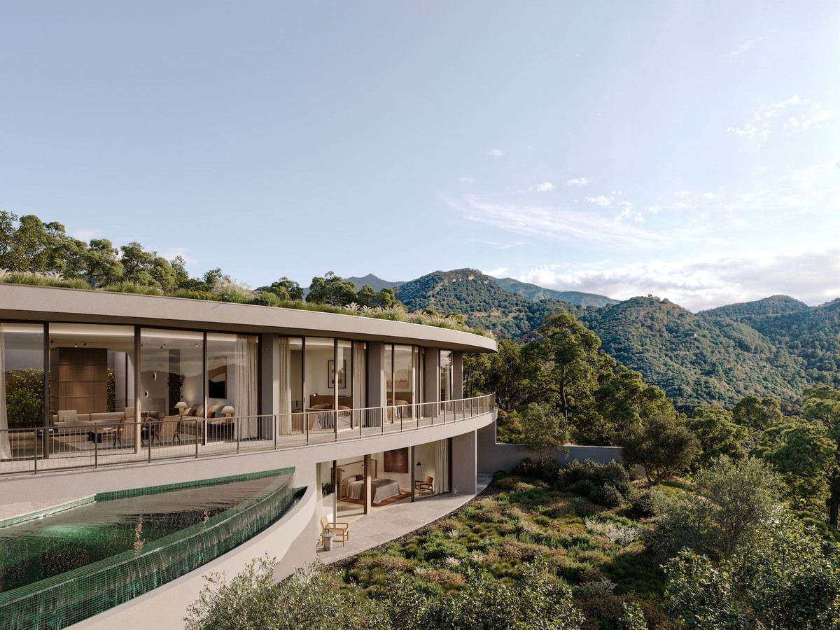 Exclusiva Villa Contemporánea con Vistas Panorámicas al Mar en El Herrojo Alto, Benahavís
