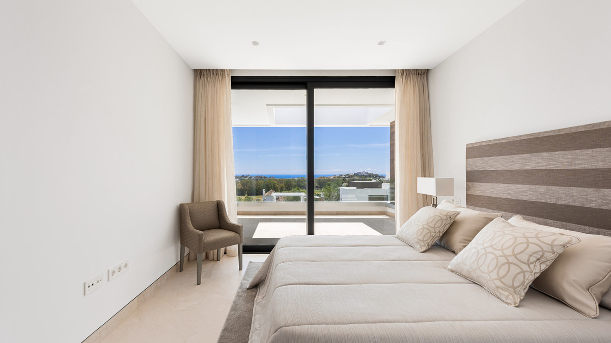 Villa de Lujo Moderna de 5 Dormitorios con Vistas al Mar en La Alquería, Benahavís