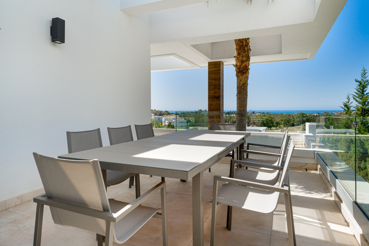 Villa de Lujo Moderna de 5 Dormitorios con Vistas al Mar en La Alquería, Benahavís