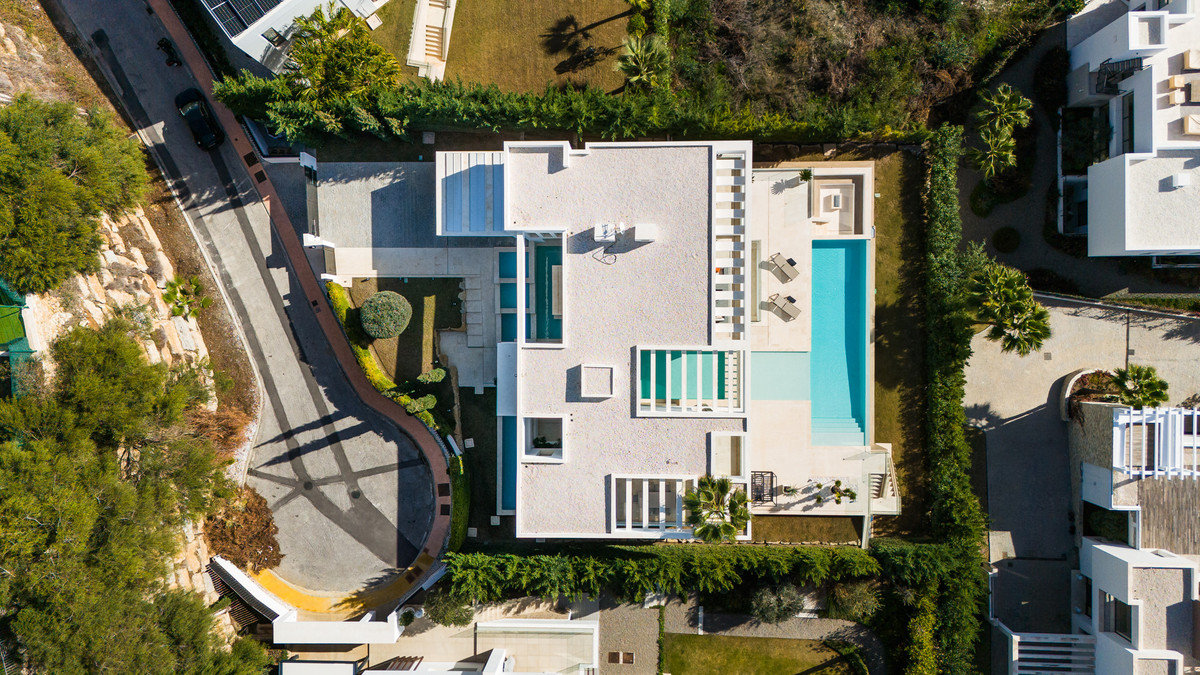 Villa de Lujo Moderna de 5 Dormitorios con Vistas al Mar en La Alquería, Benahavís