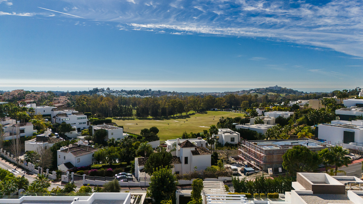 Villa de Lujo Moderna de 5 Dormitorios con Vistas al Mar en La Alquería, Benahavís