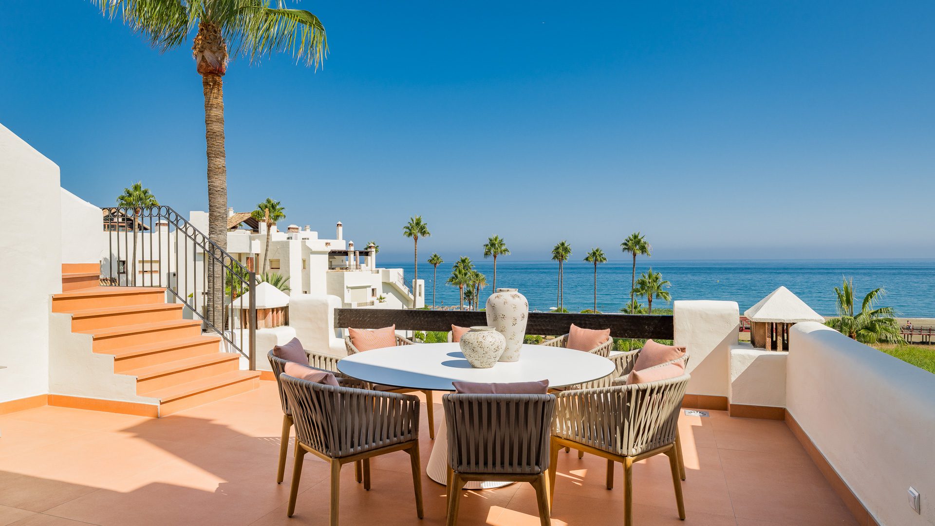 Ático de Lujo Reformado en Bahía del Velerín, Estepona