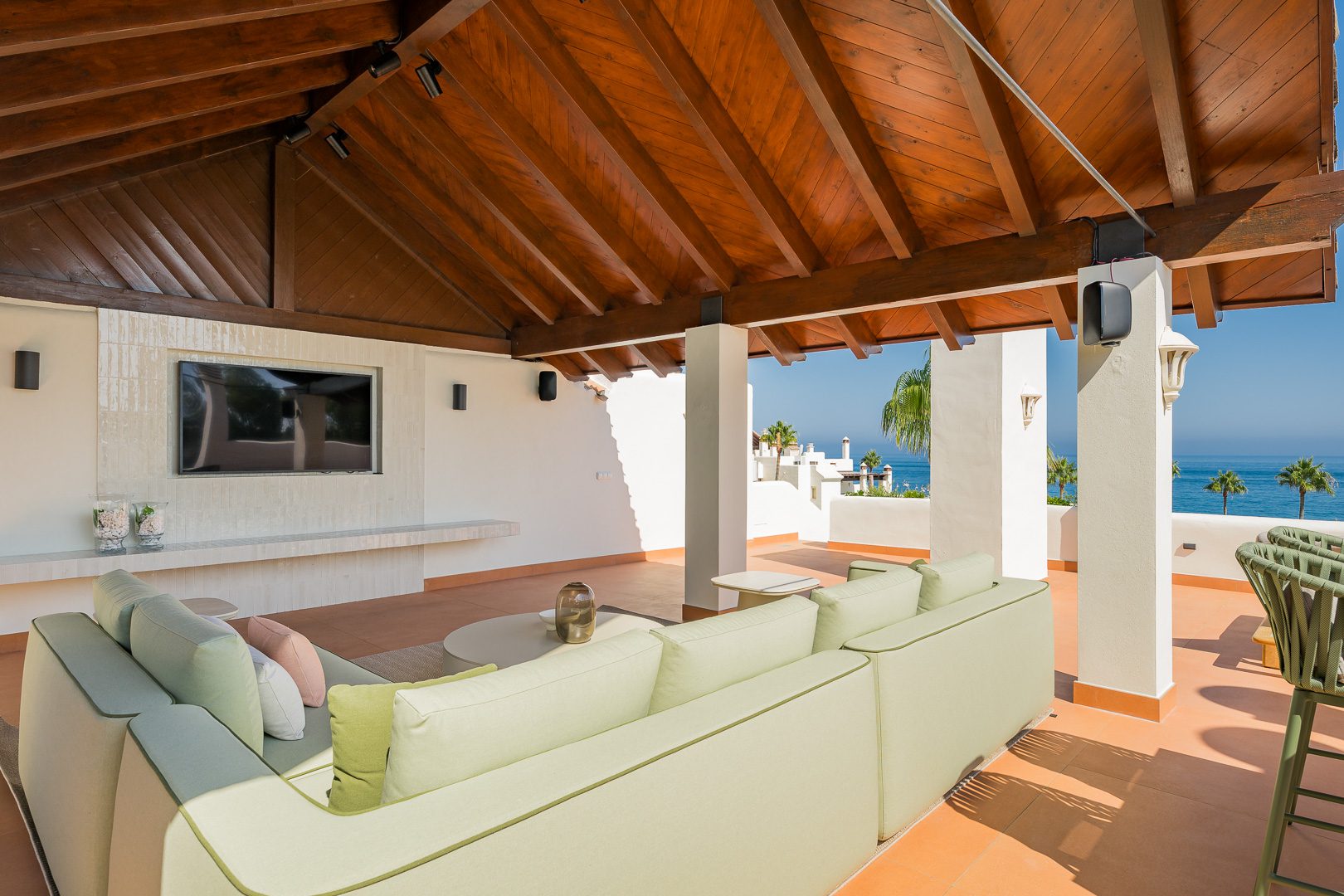 Ático de Lujo Reformado en Bahía del Velerín, Estepona