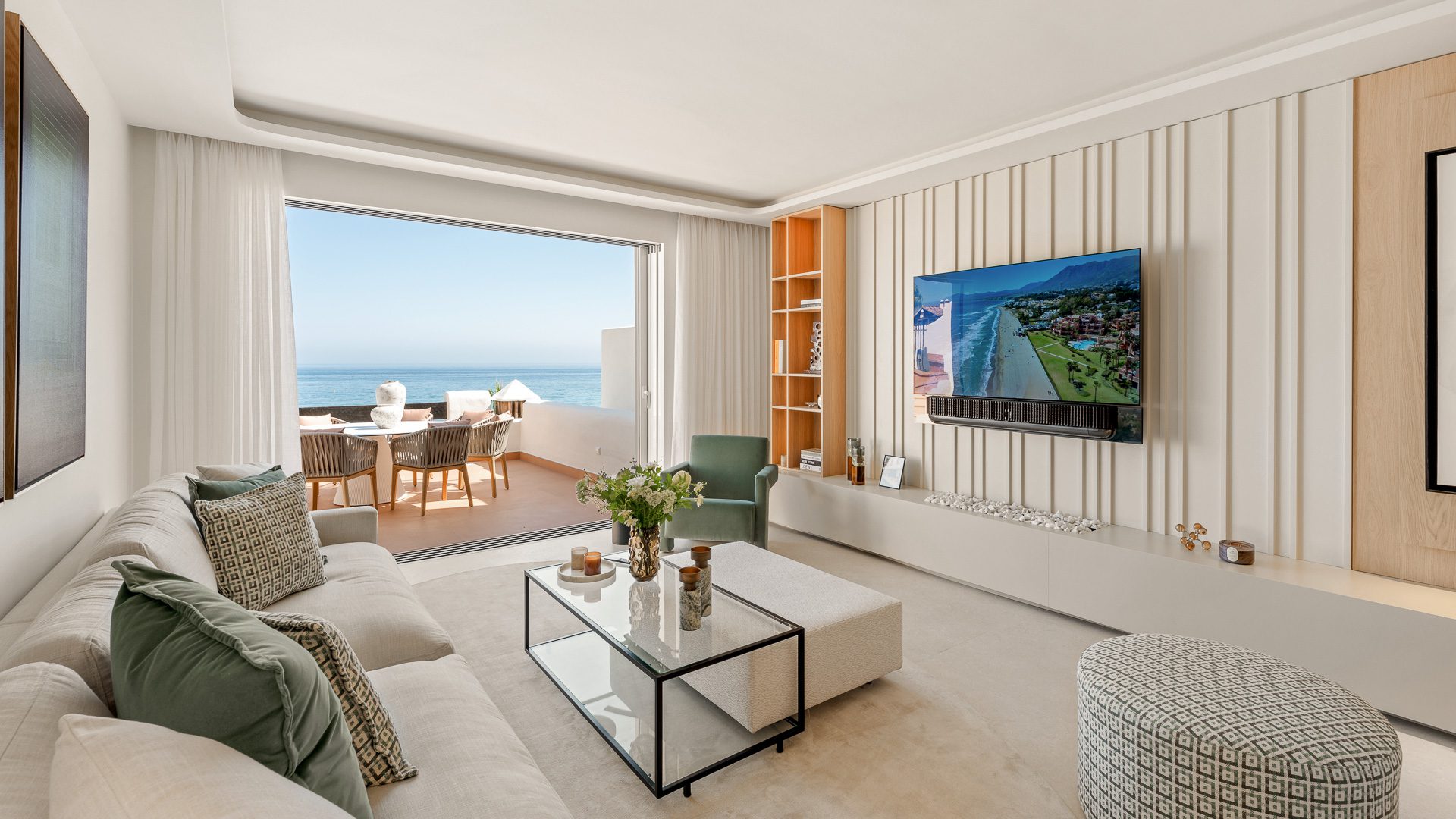 Ático de Lujo Reformado en Bahía del Velerín, Estepona