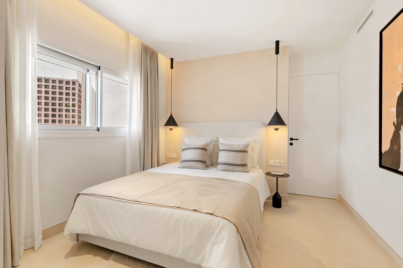 Ático de Lujo Reformado en Bahía del Velerín, Estepona