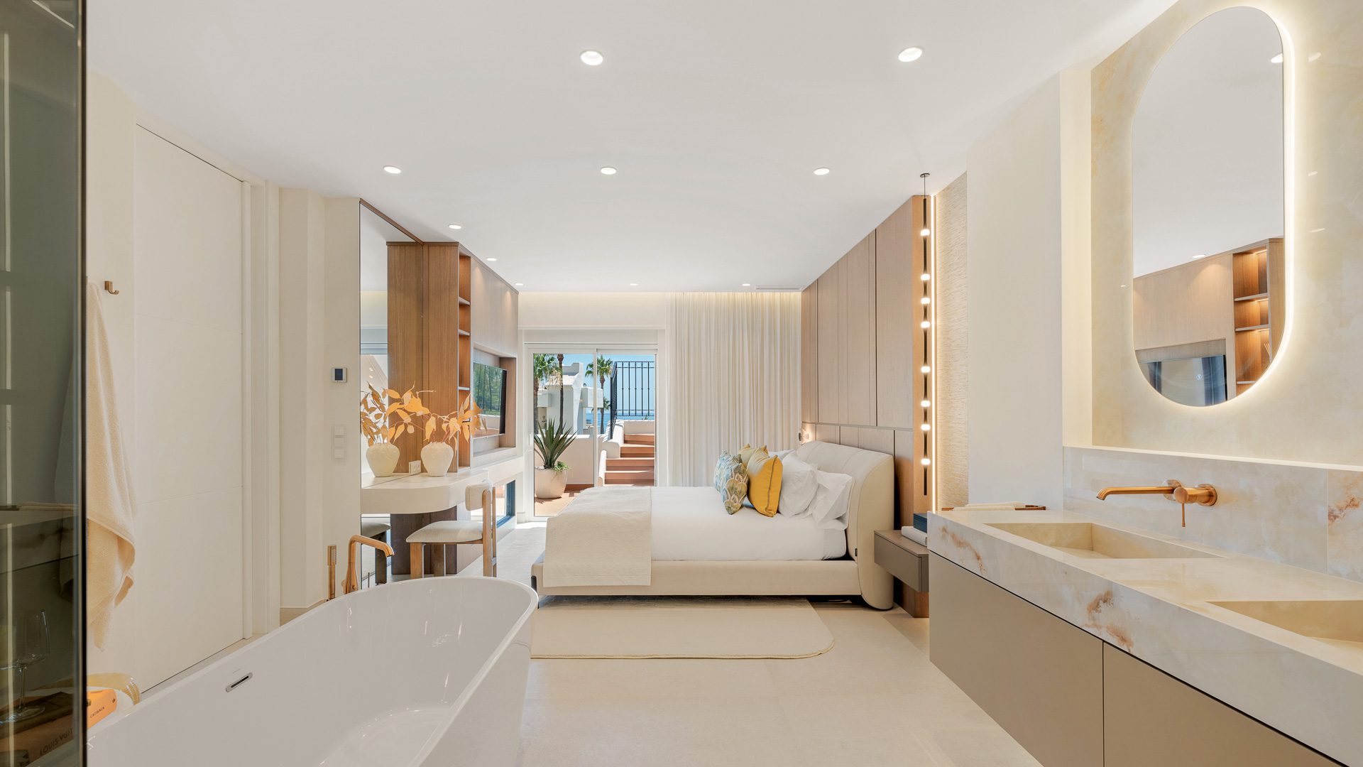Luxury Renovated Penthouse in Bahía del Velerín, Estepona