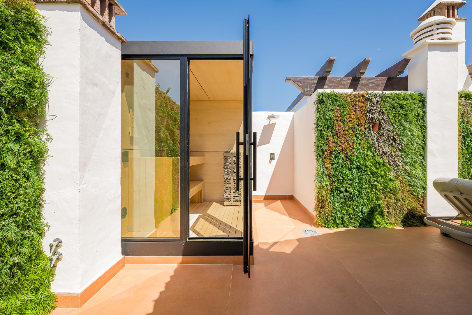 Luxury Renovated Penthouse in Bahía del Velerín, Estepona
