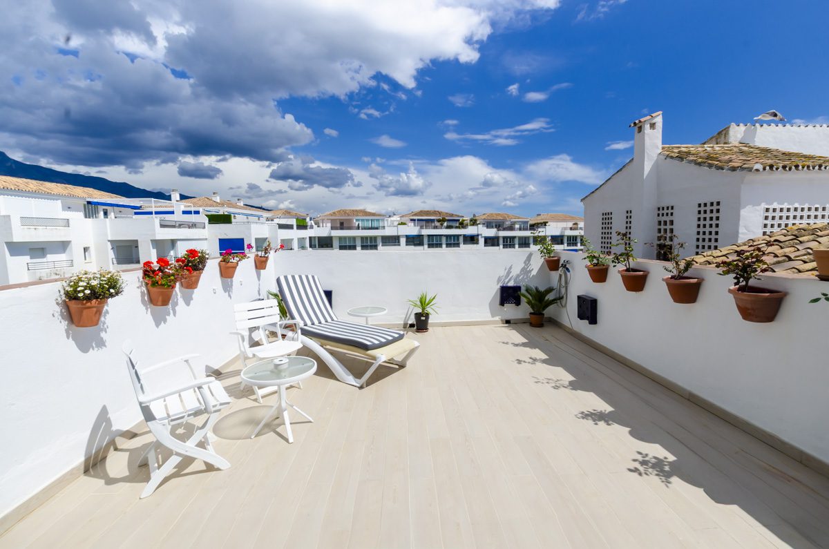 Elegante Ático de 3 Dormitorios en Jardines del Puerto, Puerto Banús
