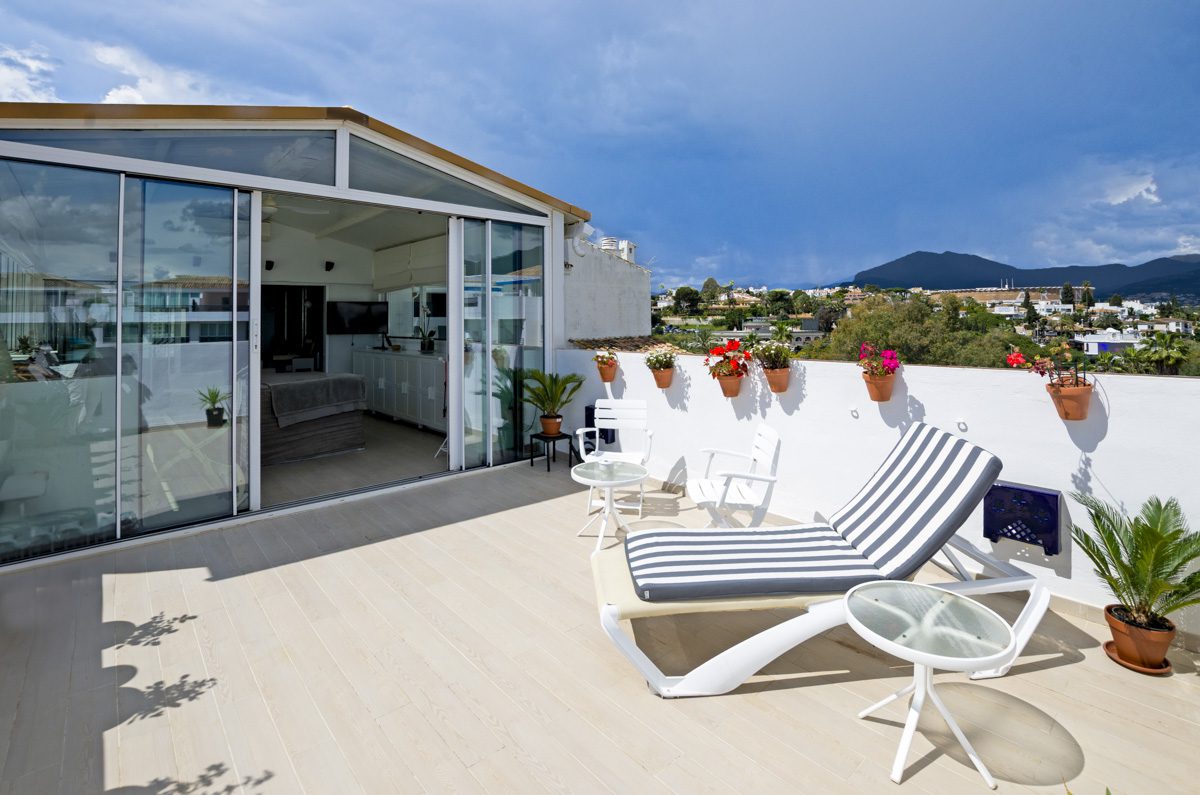 Elegante Ático de 3 Dormitorios en Jardines del Puerto, Puerto Banús
