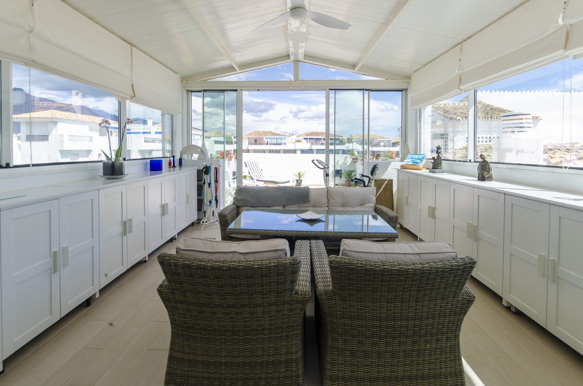 Elegante Ático de 3 Dormitorios en Jardines del Puerto, Puerto Banús