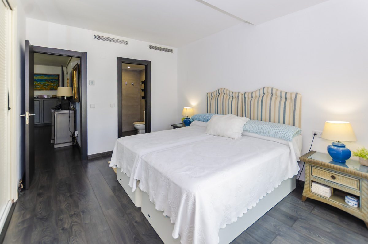 Elegante Ático de 3 Dormitorios en Jardines del Puerto, Puerto Banús