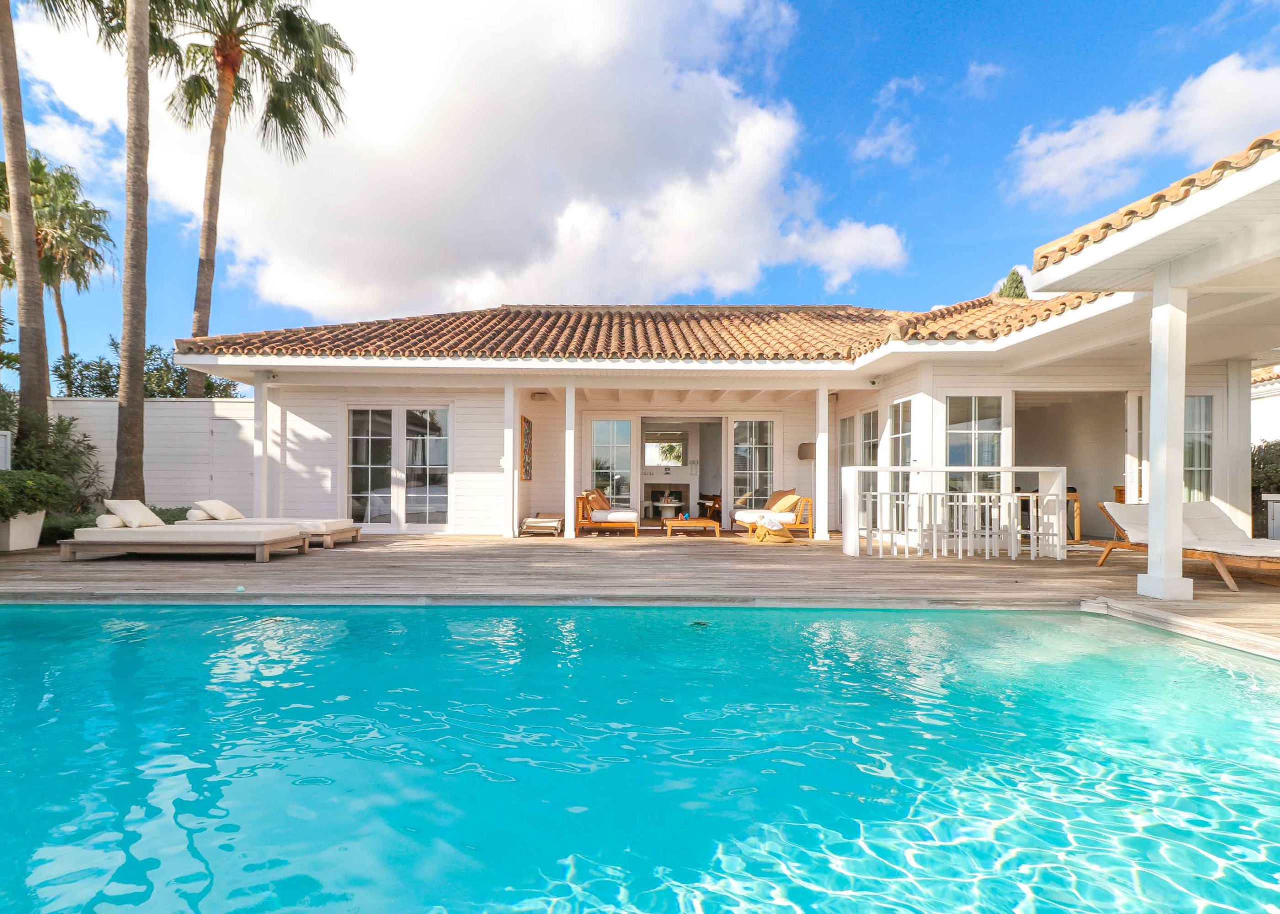 Encantadora Villa en Nueva Atalaya, Benahavís con Vistas al Mar y La Concha