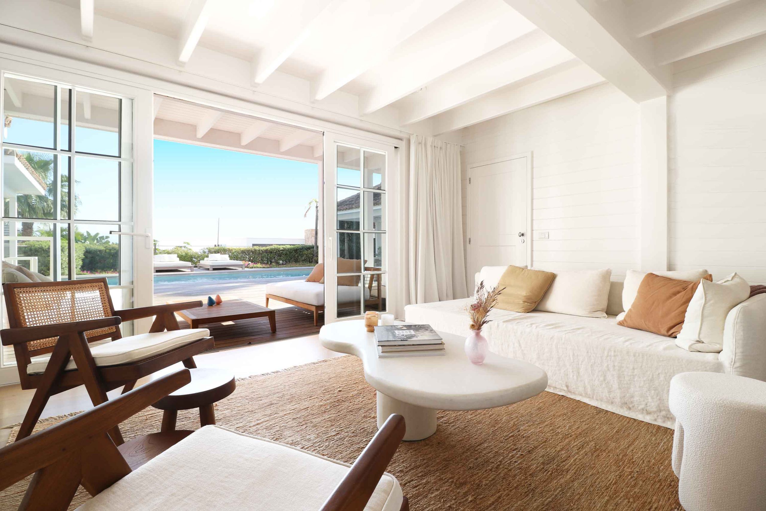 Encantadora Villa en Nueva Atalaya, Benahavís con Vistas al Mar y La Concha