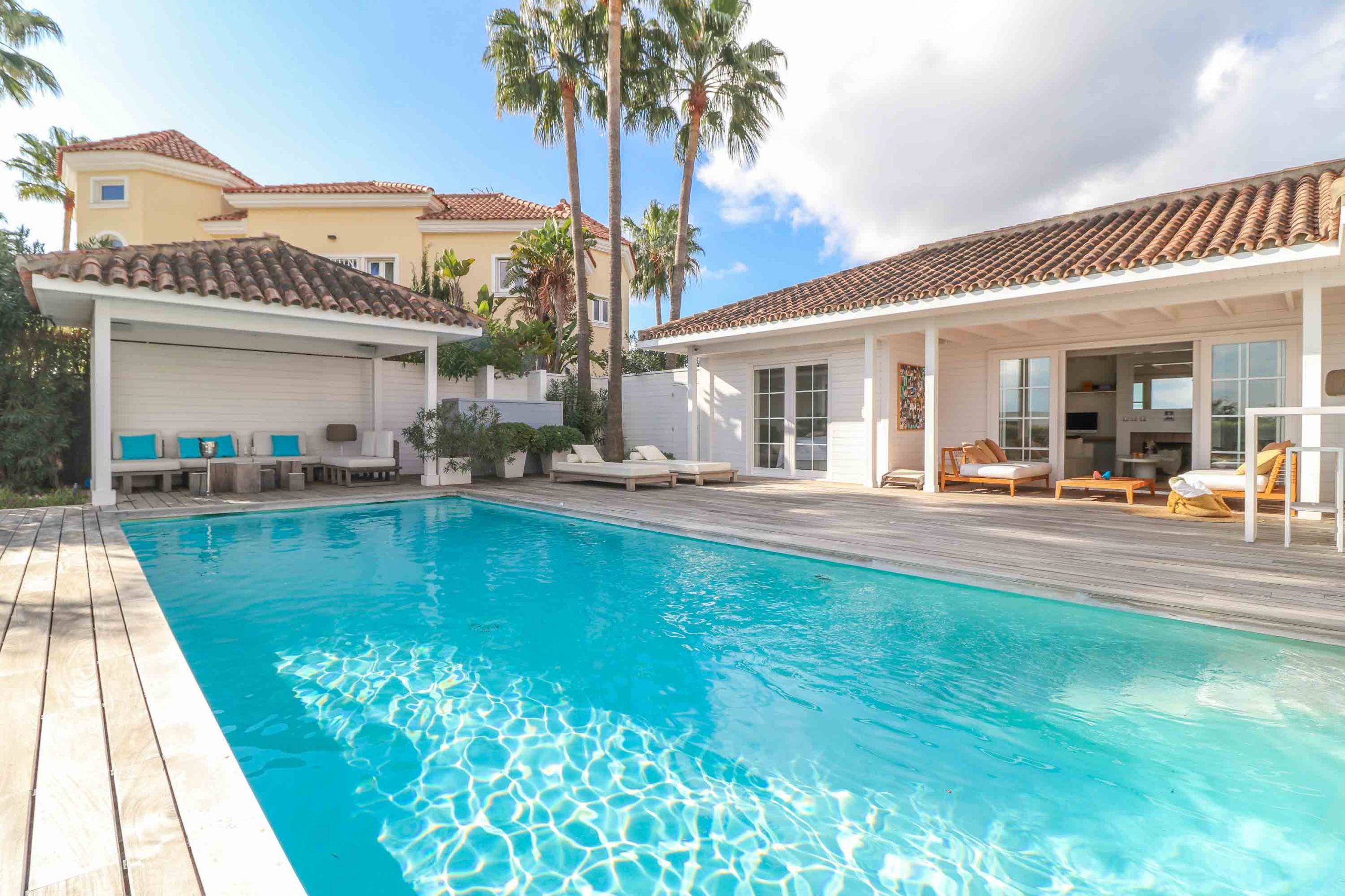 Encantadora Villa en Nueva Atalaya, Benahavís con Vistas al Mar y La Concha