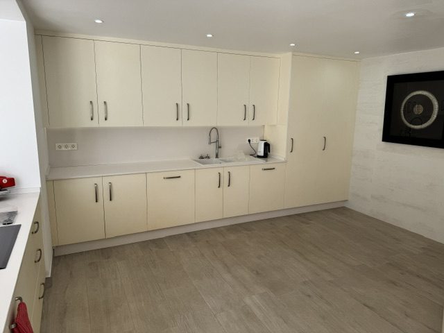 Villa Contemporánea Llave en Mano en Buenas Noches, Estepona