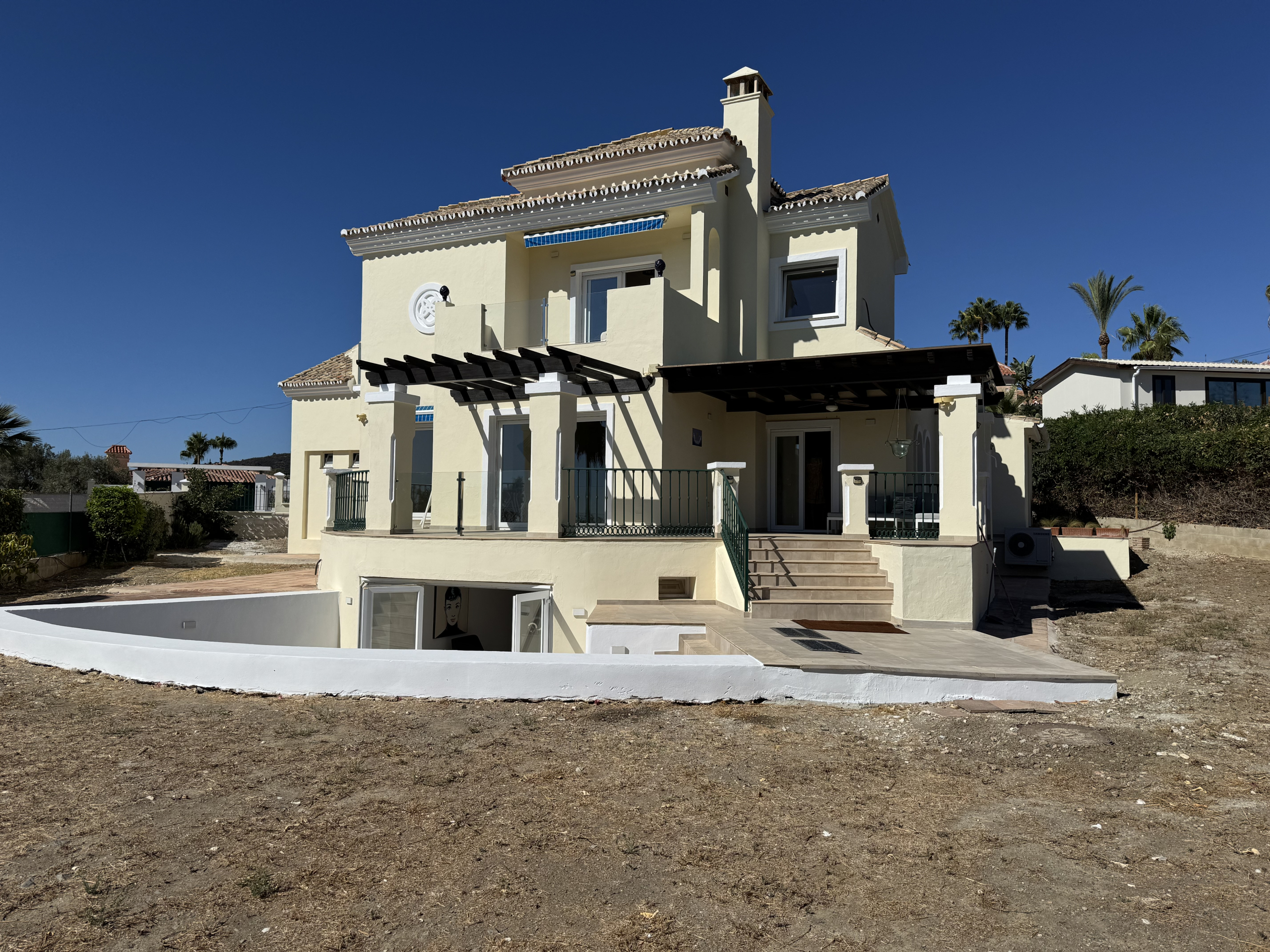 Villa Contemporánea Llave en Mano en Buenas Noches, Estepona