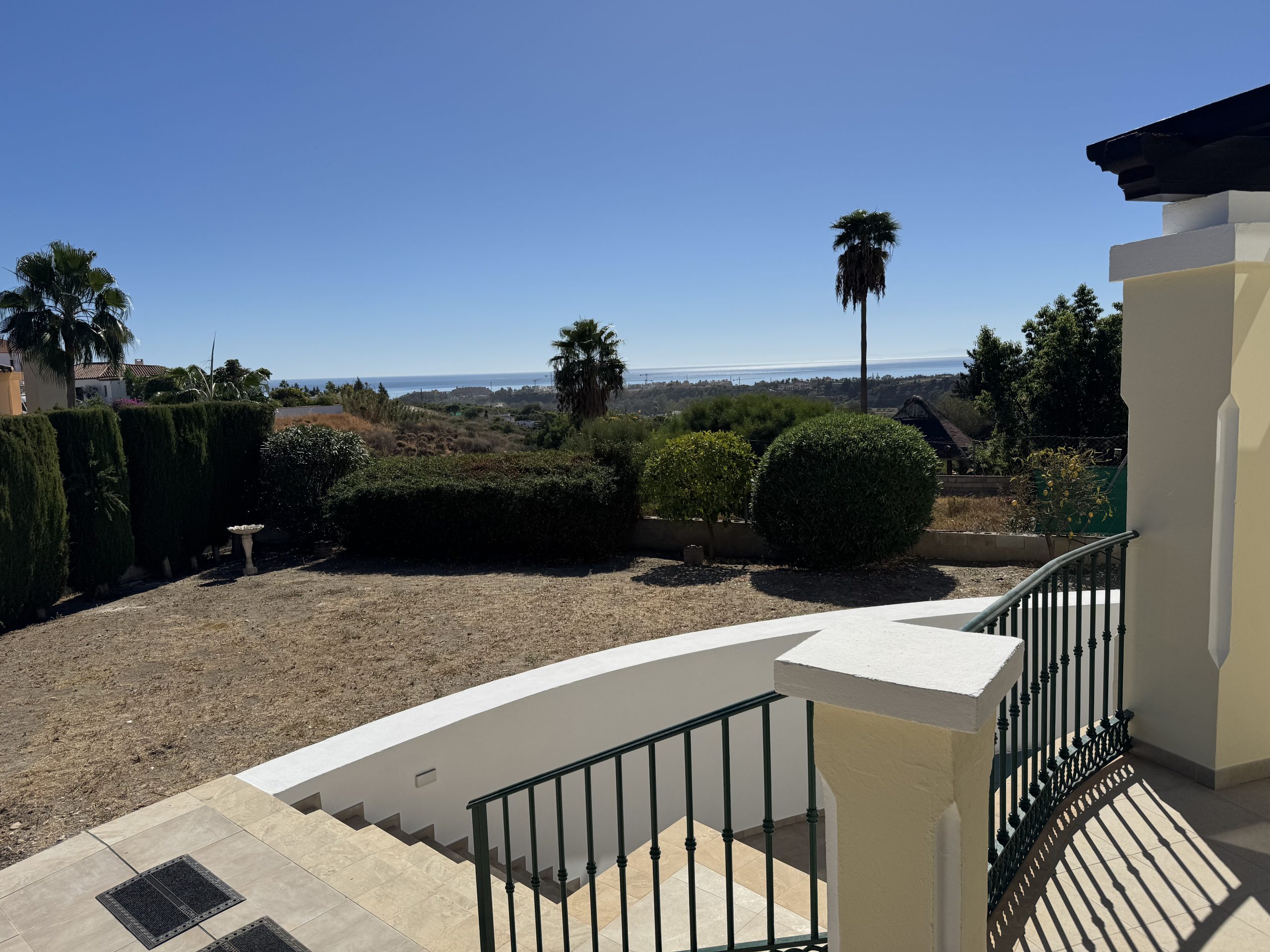 Villa Contemporánea Llave en Mano en Buenas Noches, Estepona
