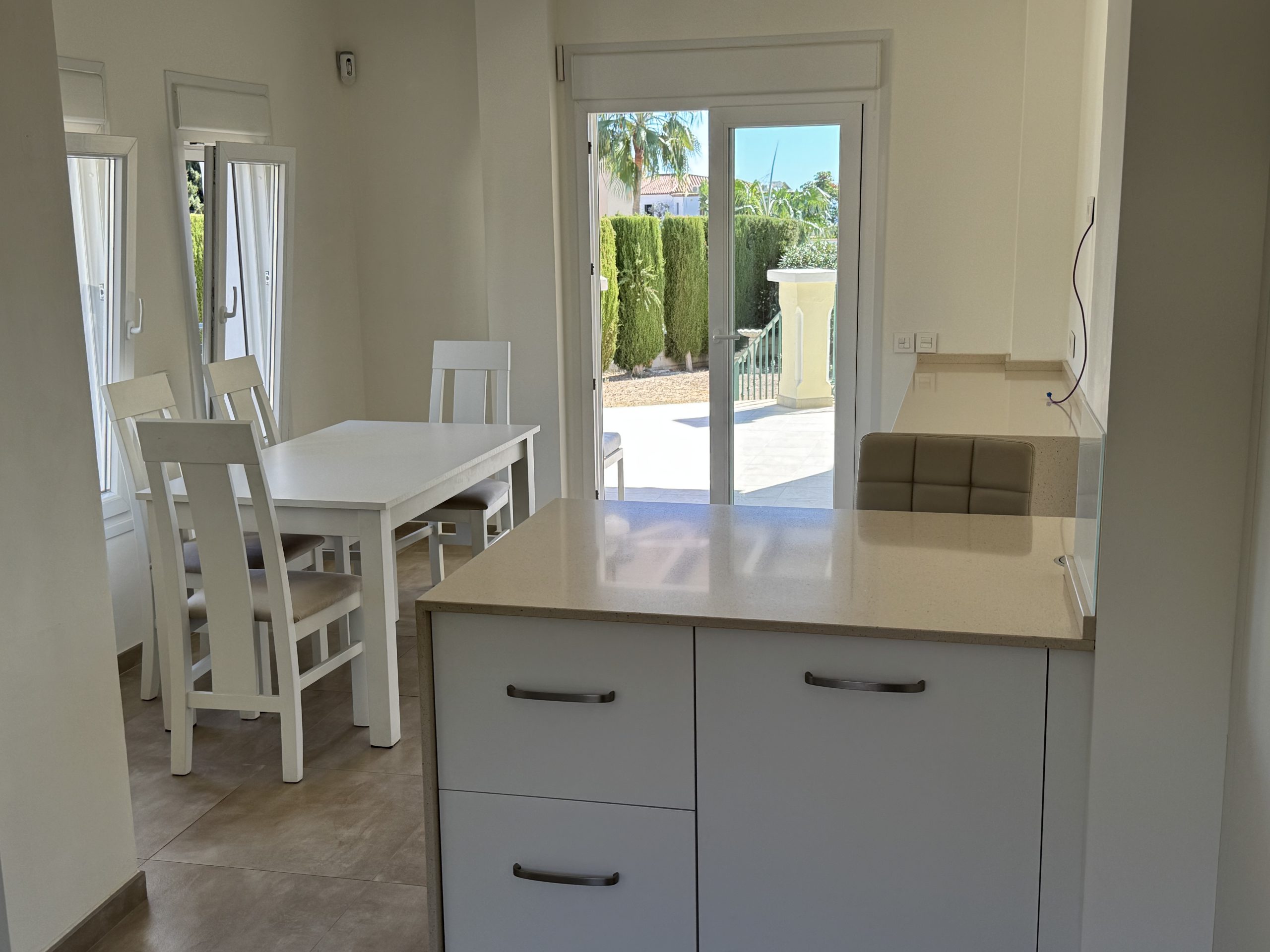 Villa Contemporánea Llave en Mano en Buenas Noches, Estepona