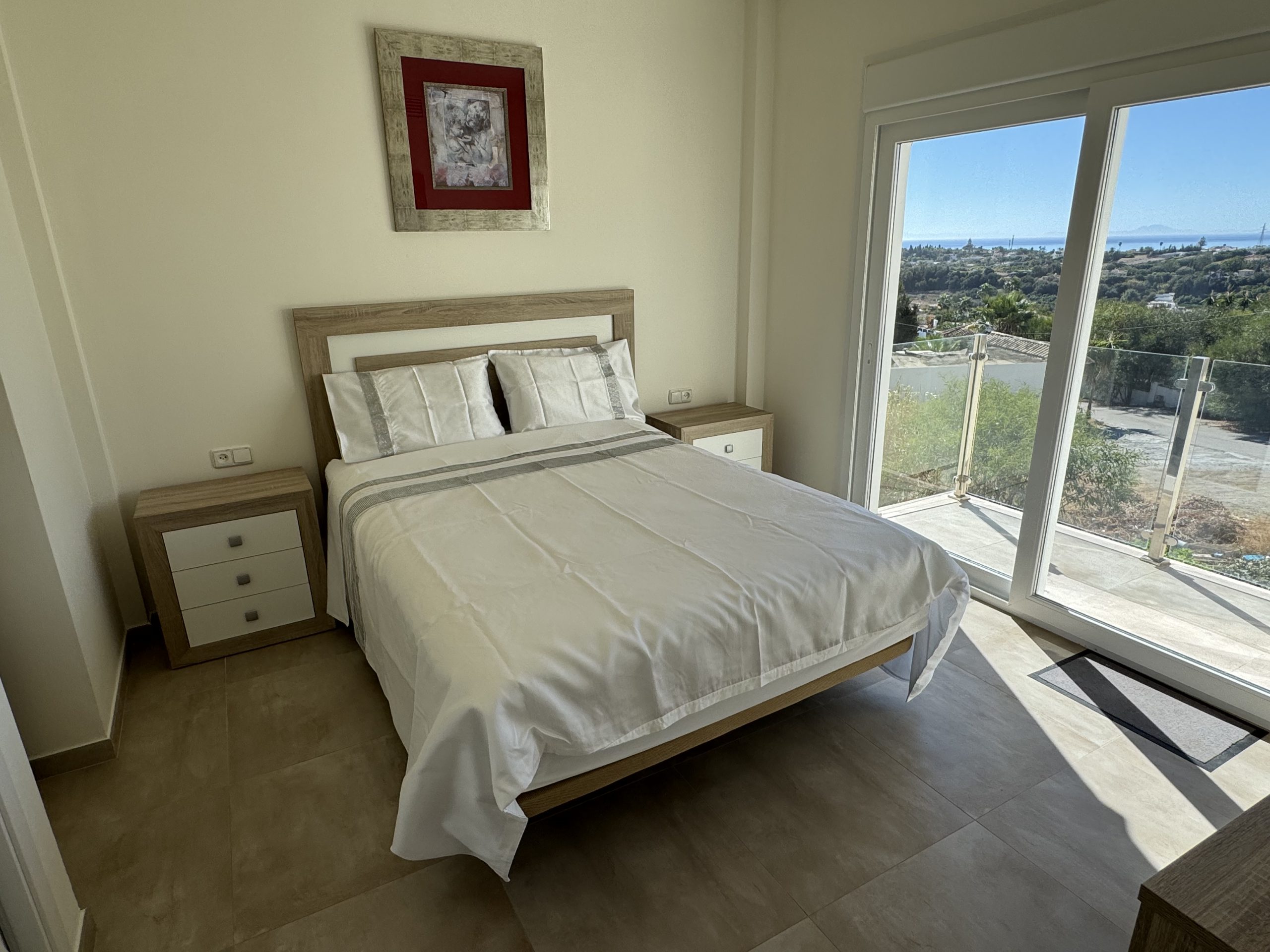 Villa Contemporánea Llave en Mano en Buenas Noches, Estepona