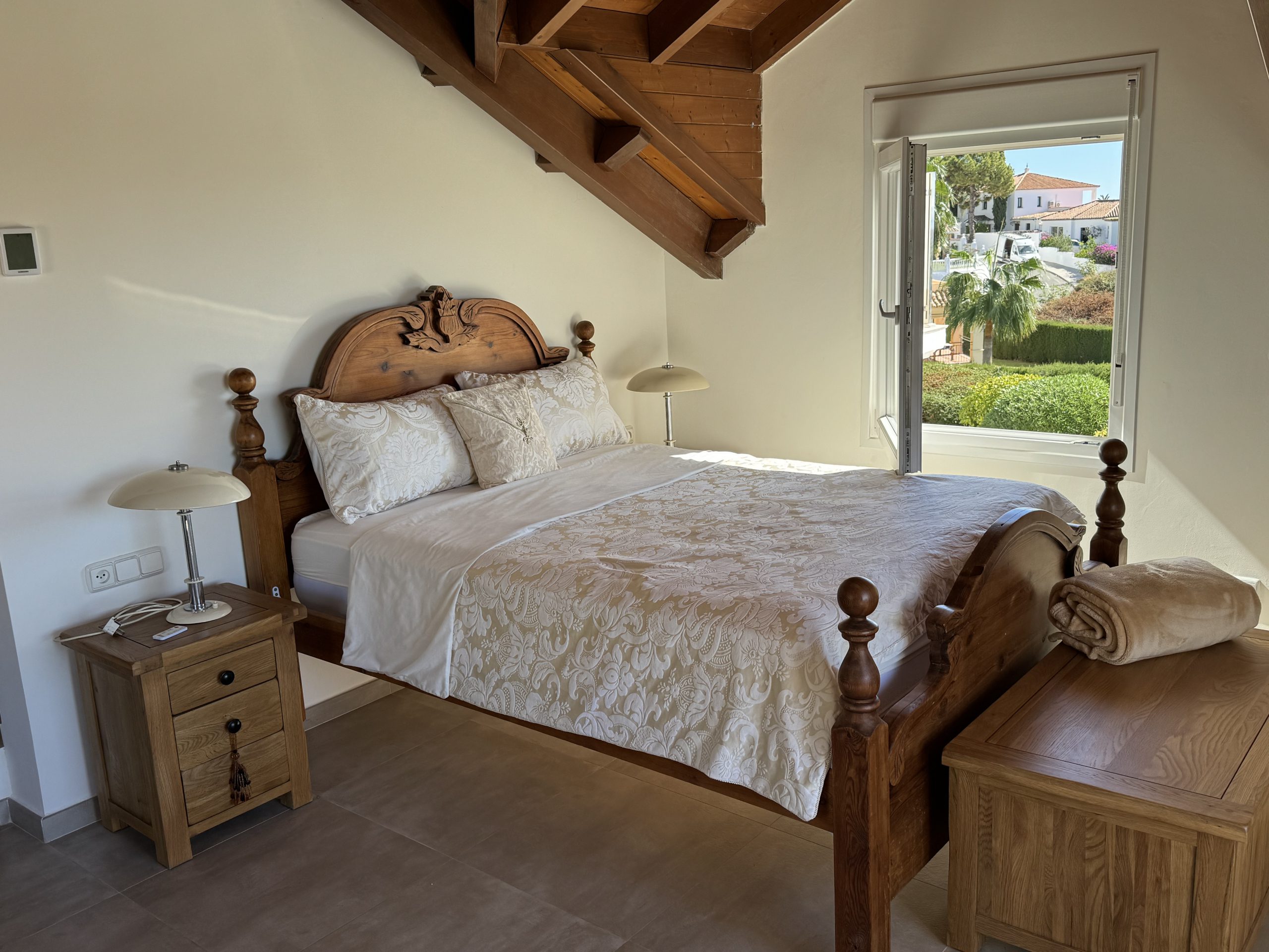 Villa Contemporánea Llave en Mano en Buenas Noches, Estepona