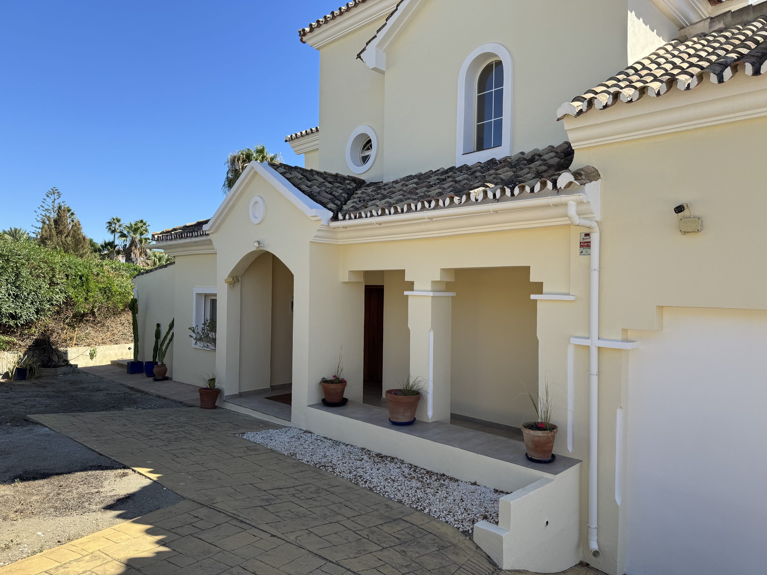 Villa Contemporánea Llave en Mano en Buenas Noches, Estepona