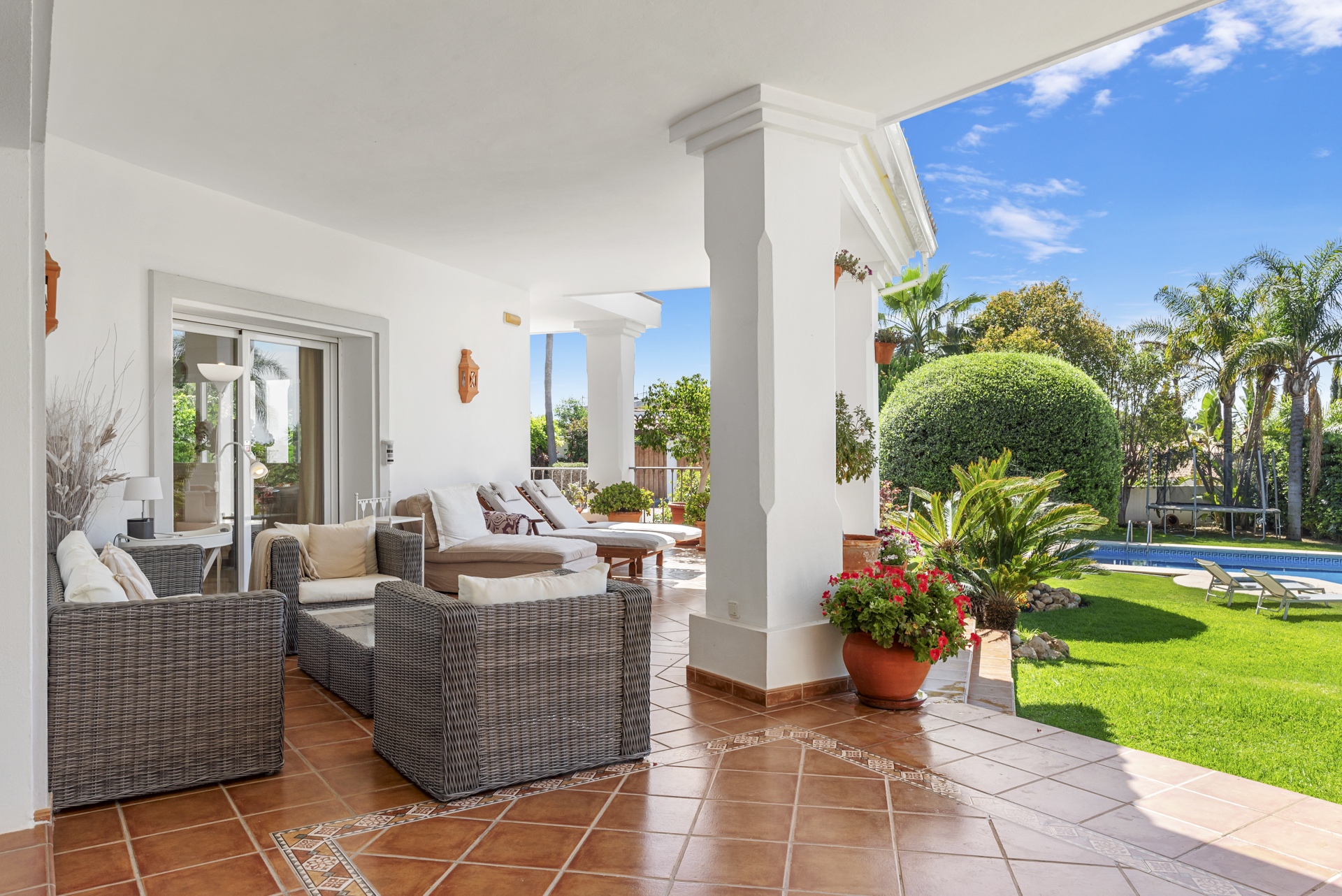 Elegant sea-view Villa