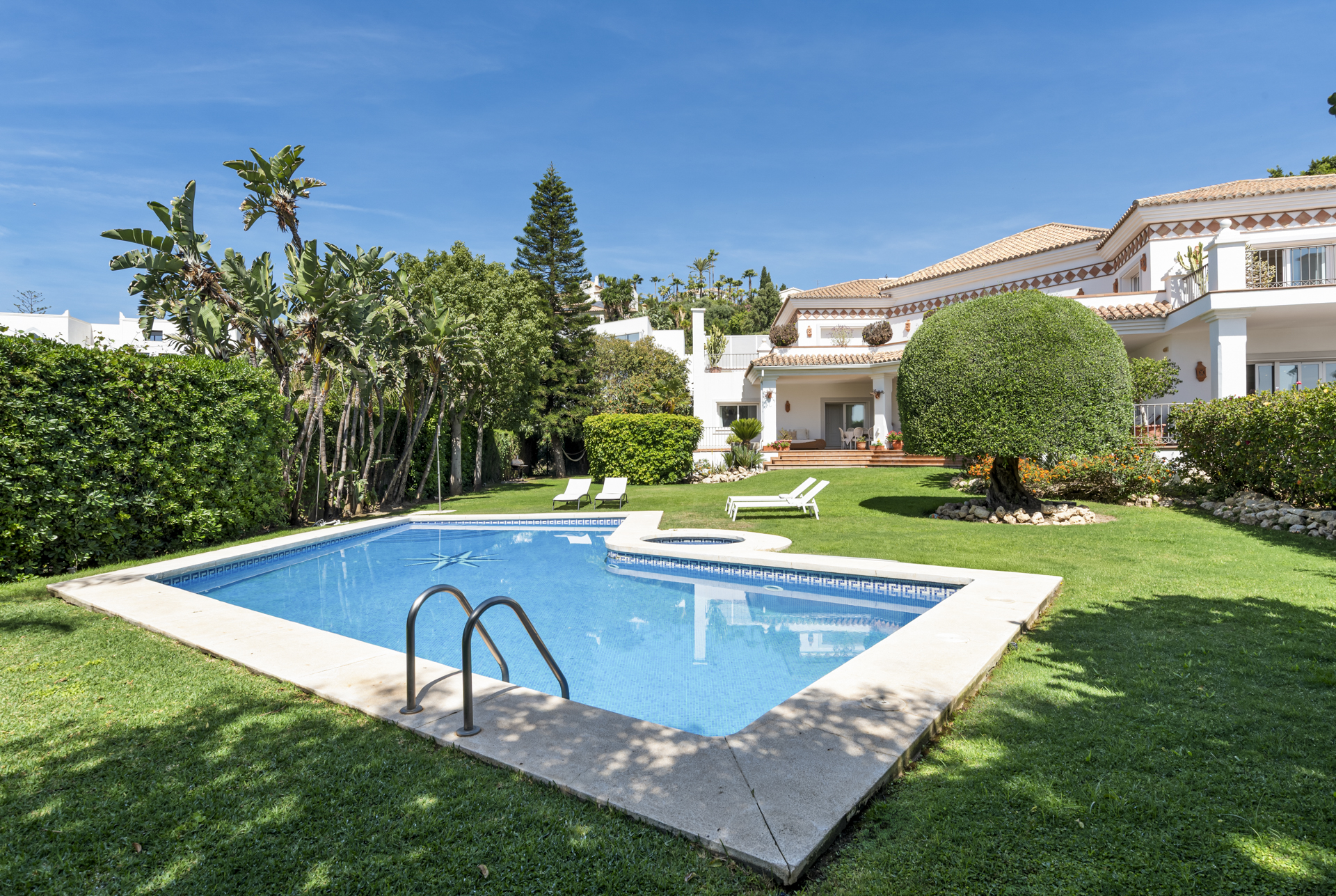 Elegant Villa with Sea Views